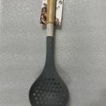 Lug sherbimi plastike